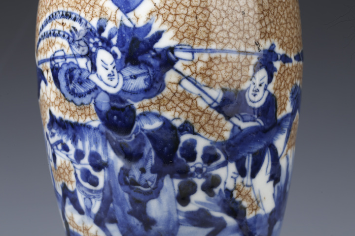 古玩陶瓷清晚·哥釉青花刀馬人物紋雞腿瓶拍賣,當前價格1792元