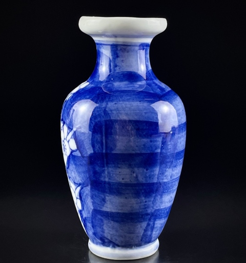 古玩陶瓷【望月樓】清晚期青花冰梅紋瓶拍賣,當前價格600元
