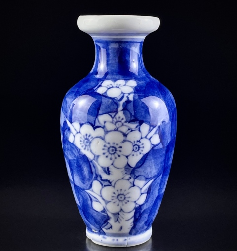 古玩陶瓷【望月樓】清晚期青花冰梅紋瓶拍賣,當前價格600元