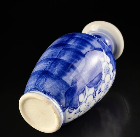 古玩陶瓷【望月樓】清晚期青花冰梅紋瓶拍賣,當前價格600元