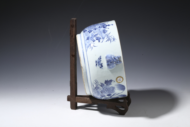 古玩陶瓷清中·青花博古花卉紋獸耳粥罐拍賣，當前價格3210元