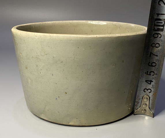 古玩陶瓷（放漏！！文房佳器）民國地方窯青釉玉璧底筆筒拍賣，當前價格199元