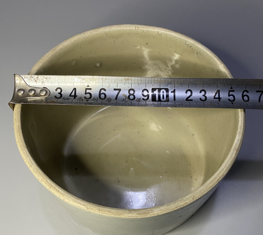 古玩陶瓷（放漏！！文房佳器）民國地方窯青釉玉璧底筆筒拍賣，當前價格199元