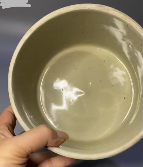 古玩陶瓷（放漏！！文房佳器）民國地方窯青釉玉璧底筆筒拍賣，當前價格199元