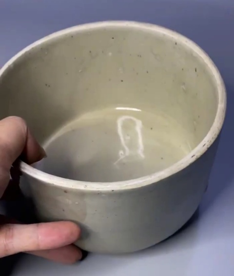 古玩陶瓷（放漏！！文房佳器）民國地方窯青釉玉璧底筆筒拍賣，當前價格199元