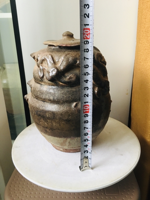 古玩陶瓷南宋螭龍紋堆塑褐釉蓋罐拍賣，當(dāng)前價(jià)格850元