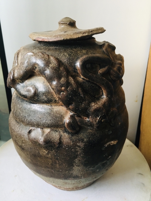 古玩陶瓷南宋螭龍紋堆塑褐釉蓋罐拍賣，當(dāng)前價(jià)格850元