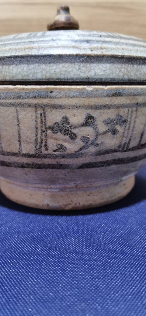 古玩陶瓷青花花卉紋蓋罐拍賣,當前價格5600元