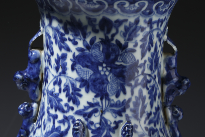 古玩陶瓷清中·青花纏枝花果紋獅耳瓶拍賣,當前價格28000元
