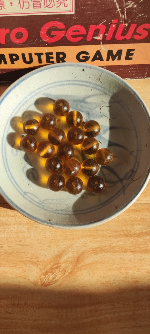 古玩雜項清琥珀色琉璃珠甩賣拍賣,當前價格1元