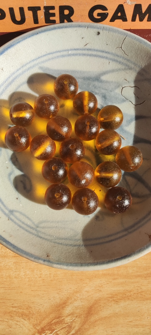 古玩雜項清琥珀色琉璃珠甩賣拍賣,當前價格1元