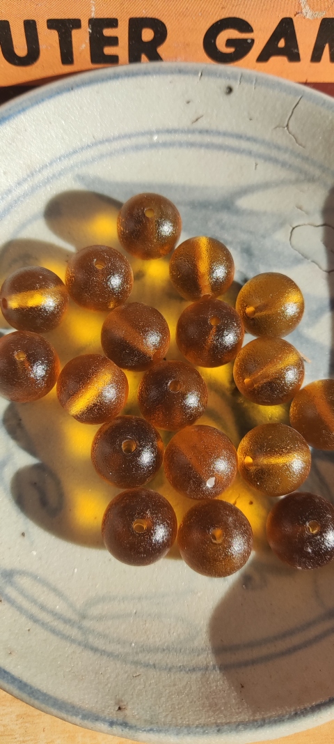 古玩雜項清琥珀色琉璃珠甩賣拍賣,當前價格1元
