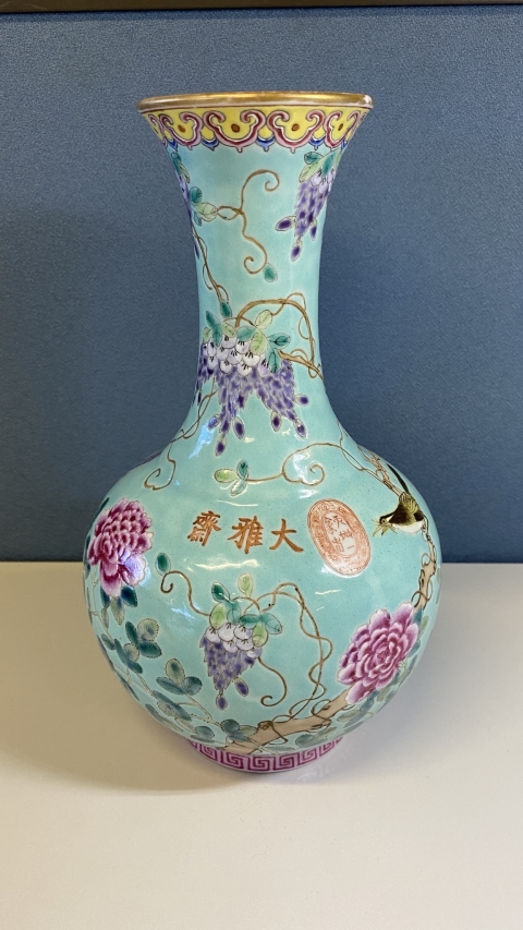 古玩陶瓷大雅齋綠粉彩玉堂春賞瓶拍賣,當前價格16800元