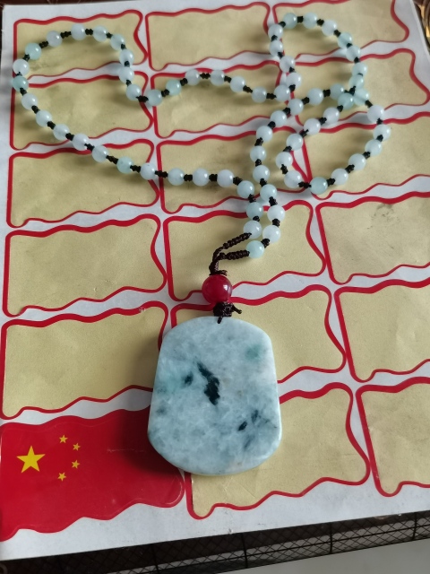 古玩玉器A貨天然豆種翡翠掛件,配鏈子拍賣,當前價格888元