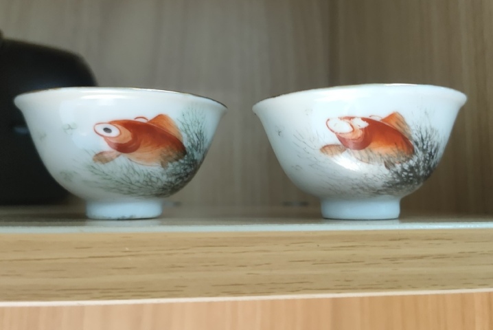 古玩陶瓷民國時期墨彩礬紅魚藻紋茶圓拍賣，當前價格650元