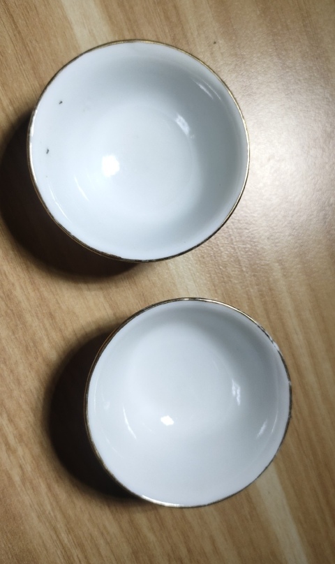 古玩陶瓷民國時期墨彩礬紅魚藻紋茶圓拍賣，當前價格650元