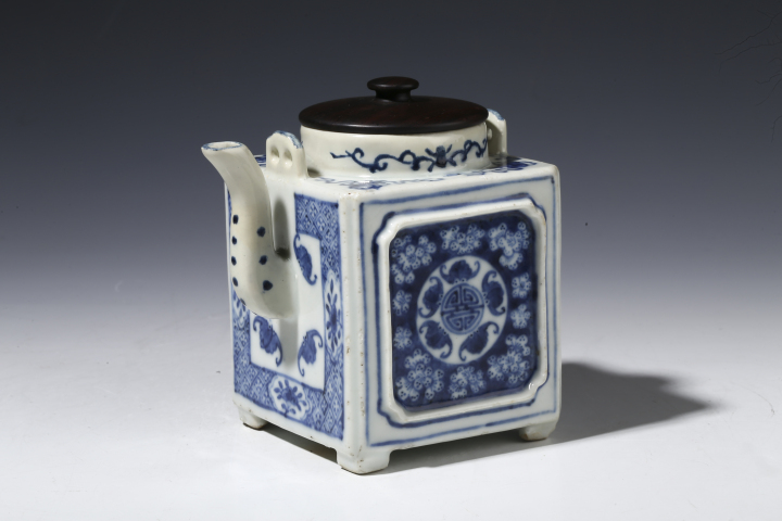 古玩陶瓷清中·青花五福捧壽紋壺真品鑒賞圖