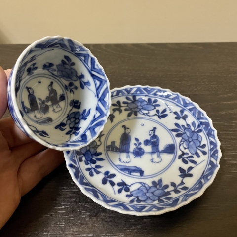古玩陶瓷清代康熙至雍正仕女花卉紋青花杯盤拍賣，當(dāng)前價(jià)格3500元