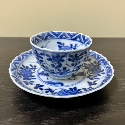 古玩陶瓷清代康熙至雍正仕女花卉紋青花杯盤拍賣，當(dāng)前價(jià)格3500元