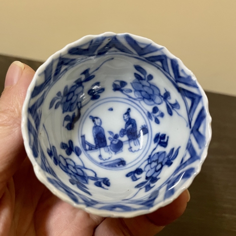 古玩陶瓷清代康熙至雍正仕女花卉紋青花杯盤拍賣，當(dāng)前價(jià)格3500元