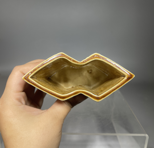 古玩陶瓷民國醬釉方圣印花筆筒拍賣，當前價格350元