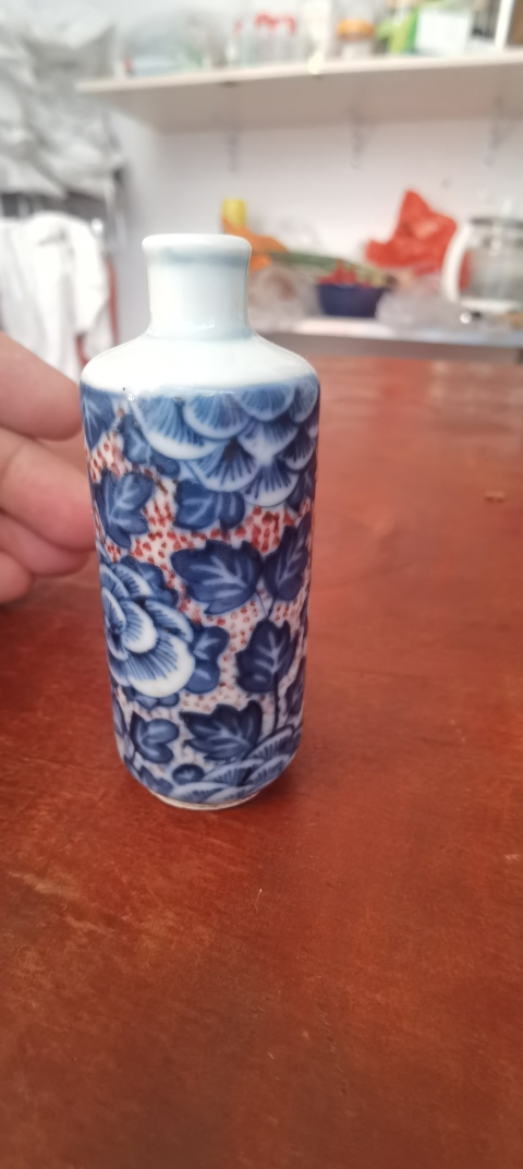 古玩陶瓷青花釉里紅鼻煙壺拍賣(mài),當(dāng)前價(jià)格6800元