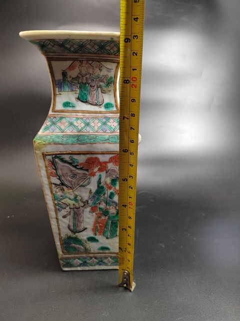 古玩陶瓷晚清雙鋪首五彩人物紋四方撇口瓶拍賣，當(dāng)前價(jià)格2999元