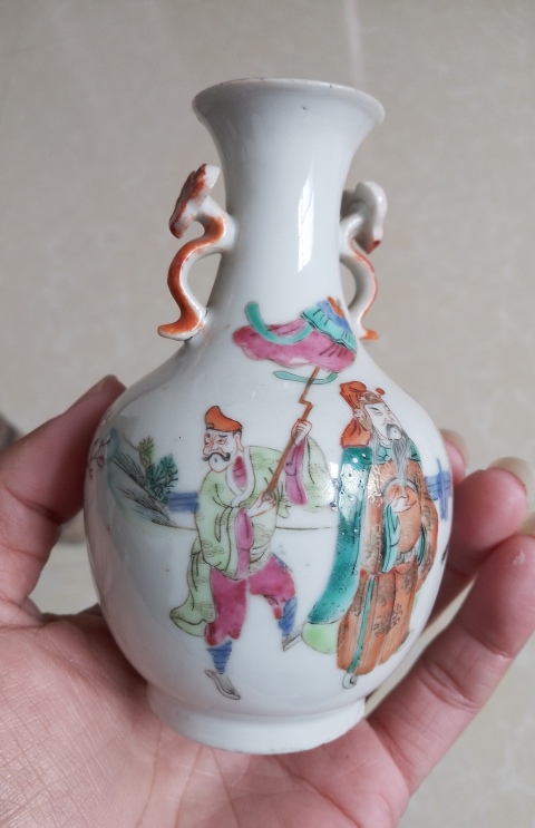 古玩陶瓷晚清人物粉彩如意雙耳瓶拍賣，當(dāng)前價(jià)格6300元