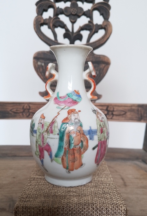 古玩陶瓷晚清人物粉彩如意雙耳瓶拍賣，當(dāng)前價(jià)格6300元