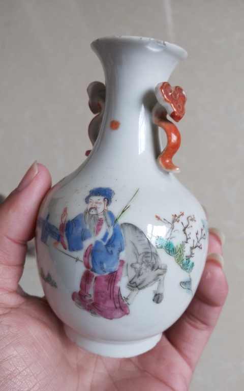 古玩陶瓷晚清人物粉彩如意雙耳瓶拍賣，當(dāng)前價(jià)格6300元