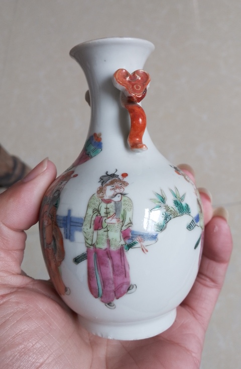 古玩陶瓷晚清人物粉彩如意雙耳瓶拍賣，當(dāng)前價(jià)格6300元