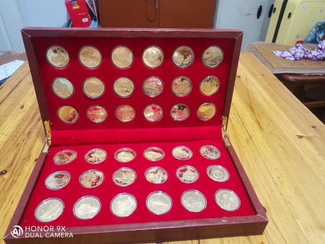 古玩錢幣抗日戰爭勝利70周年紀念章拍賣，當前價格1000元