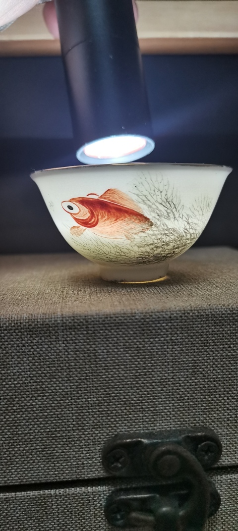 古玩陶瓷民國時期墨彩礬紅魚藻紋茶圓拍賣，當前價格650元