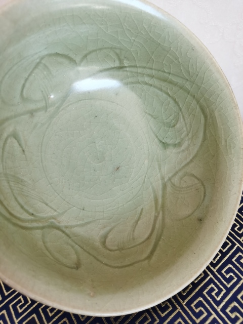 中国宋代龍泉窑葵口刻花碗、口沿有金修、 域鉴古玩】北宋.龙泉窑青瓷刻花碗（收藏级）拍卖价格/图片/值多少钱