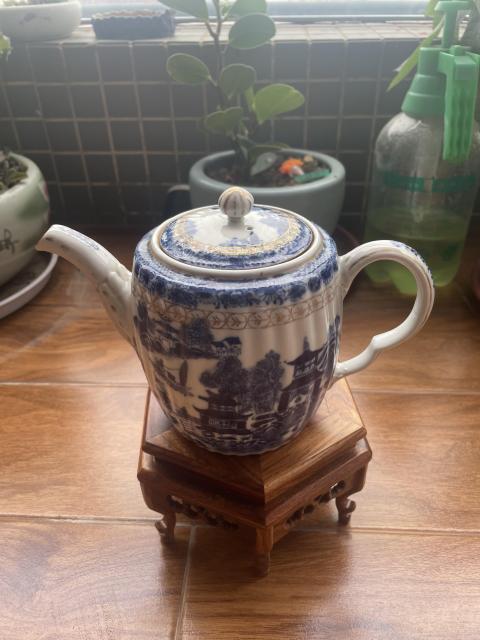 古玩陶瓷清中樓臺亭閣山水紋青花執(zhí)壺拍賣,當(dāng)前價(jià)格3000元