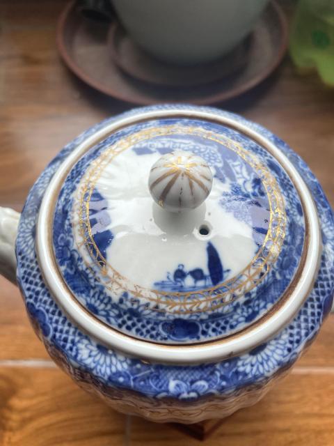 古玩陶瓷清中樓臺亭閣山水紋青花執(zhí)壺拍賣,當(dāng)前價(jià)格3000元