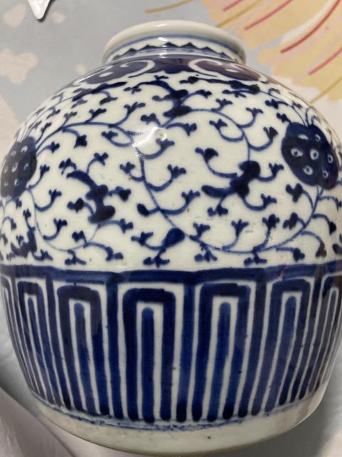 古玩陶瓷清中纏枝花卉紋青花蓋罐拍賣(mài)，當(dāng)前價(jià)格2980元