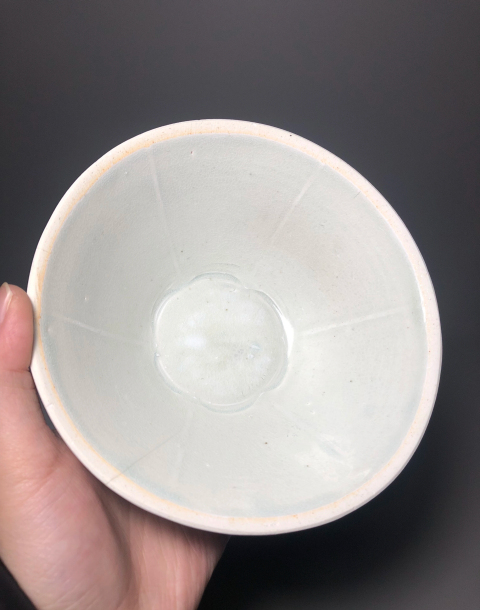 古玩陶瓷邢窯影青釉芒口出六筋梅花紋碗拍賣,當(dāng)前價格2888元