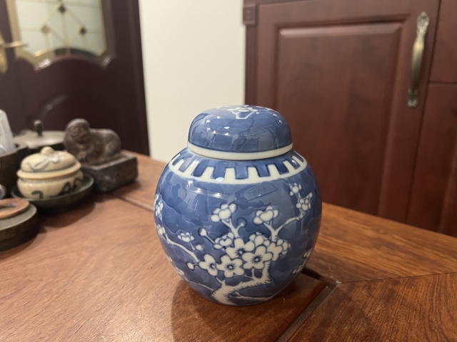古玩陶瓷青花留白梅紋蓋罐拍賣，當前價格199元