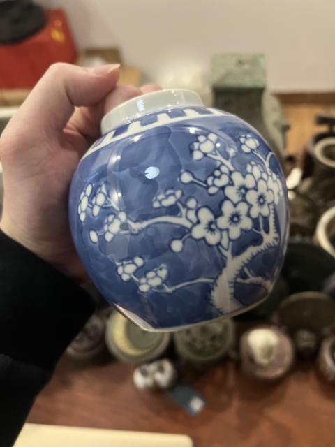 古玩陶瓷青花留白梅紋蓋罐拍賣，當前價格199元