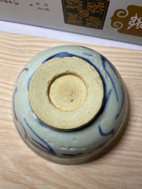 古玩陶瓷清代康熙至雍正葡萄鳳紋玉環底青花小碗拍賣,當前價格1800元