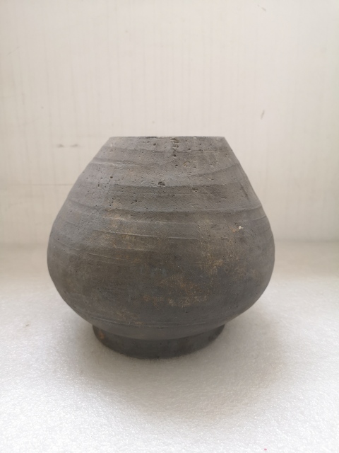 古玩陶瓷漢代灰陶罐拍賣,當前價格450元