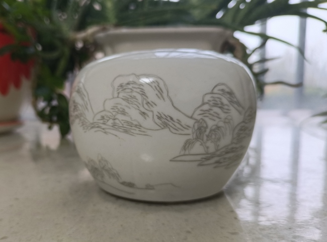古玩陶瓷清末民國山水紋刻瓷蓋罐拍賣,當前價格1200元