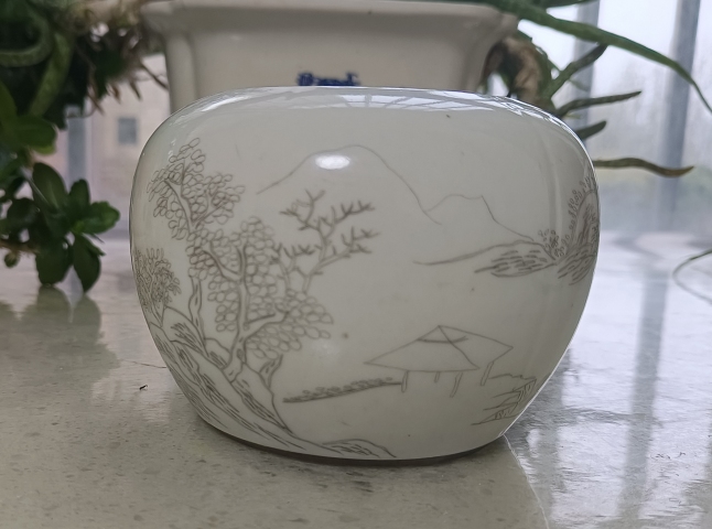 古玩陶瓷清末民國山水紋刻瓷蓋罐拍賣,當前價格1200元