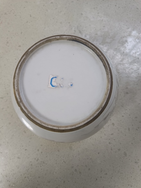 古玩陶瓷清末民國山水紋刻瓷蓋罐拍賣,當前價格1200元