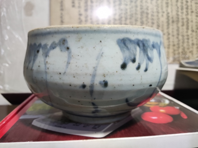 古玩陶瓷明末青花花卉紋缽式爐拍賣，當前價格698元