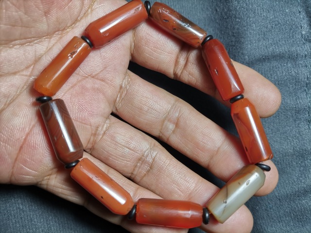 古玩玉器老瑪瑙手鏈一條拍賣，當前價格666元