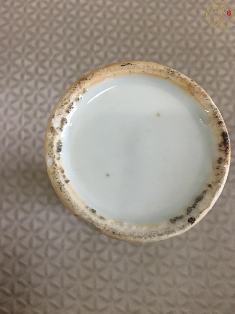 古玩陶瓷黃地粉彩花卉獅耳瓶拍賣，當(dāng)前價(jià)格10000元