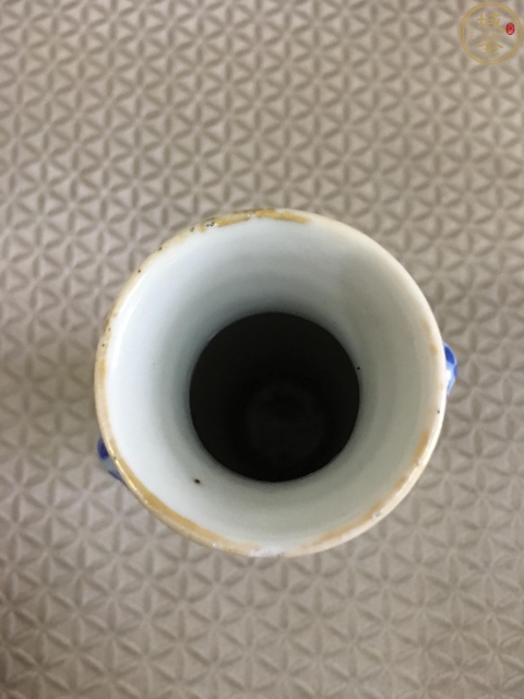 古玩陶瓷黃地粉彩花卉獅耳瓶拍賣，當(dāng)前價(jià)格10000元