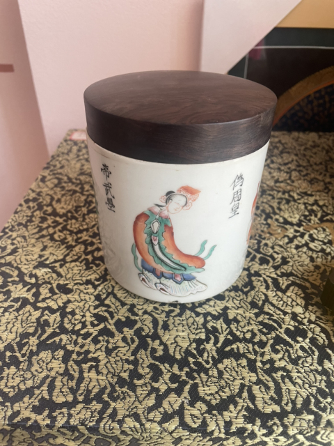 古玩陶瓷清代道光至咸豐無雙譜粉彩蓋缸拍賣,當前價格6800元